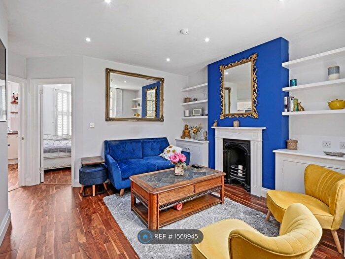 2 Bedroom Flat To Rent In Warriner Gardens, Battersea, SW11