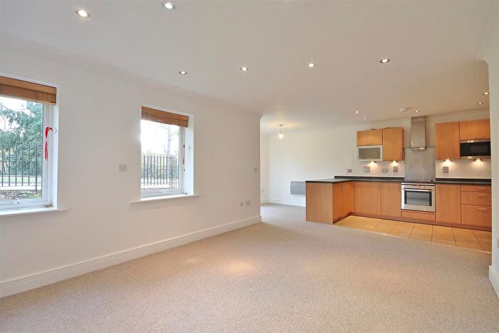 3 Bedroom Flat To Rent In Waterways, Oxford Epc Rating D, OX2