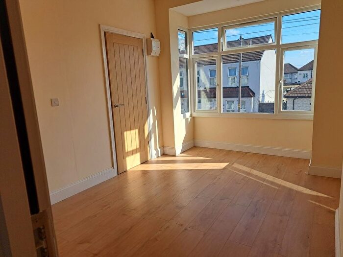 4 Bedroom Terraced House To Rent In Balfour Road, Southall, UB2