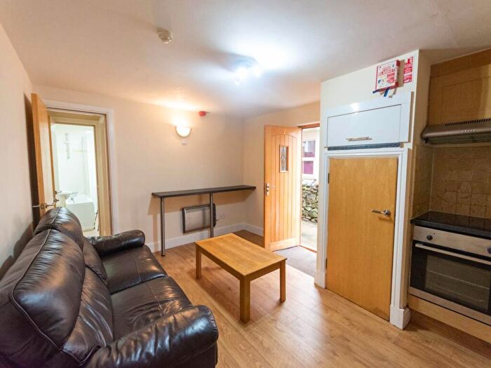 3 Bedroom Flat To Rent In Llanbleddian Gardens, Cathays, Cardiff, CF24