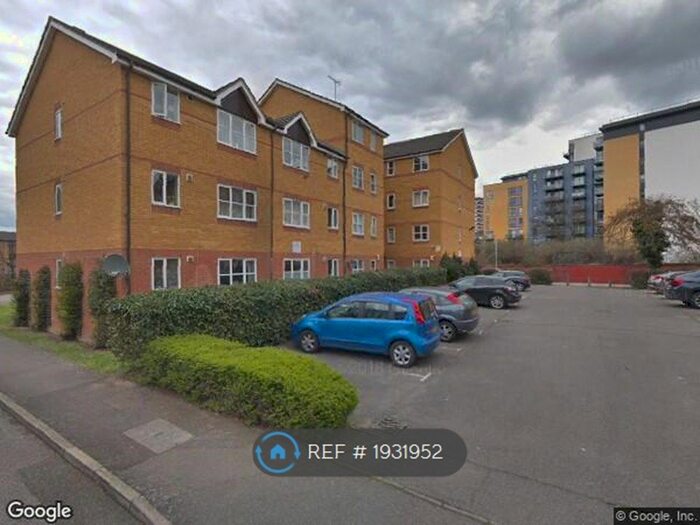 2 Bedroom Flat To Rent In Compass House, London, SE8