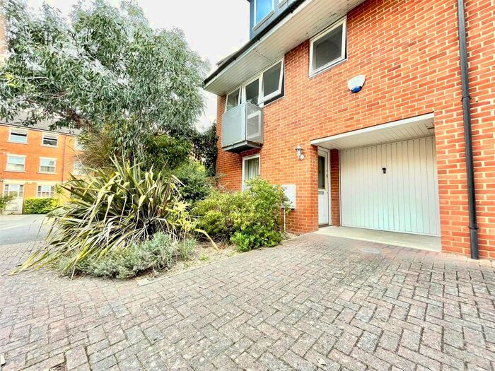 2 Bedroom Semi-Detached House To Rent In Barkham Mews, Queens Road, Reading, Berkshire, RG1
