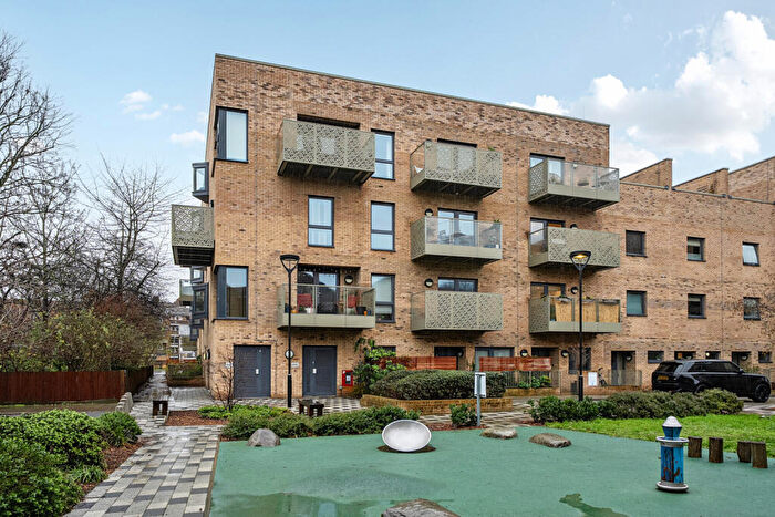 2 Bedroom Apartment For Sale In Horsnell Close, London, SE5
