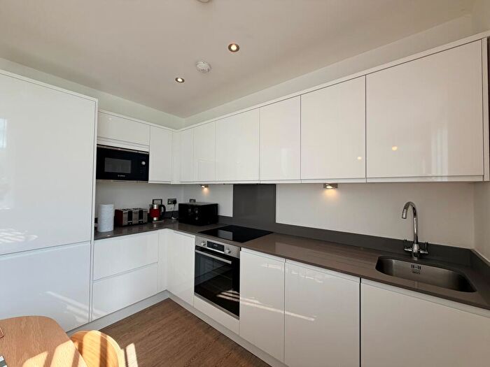 2 Bedroom Flat To Rent In Crossford Court, Dane Road, Sale, M33