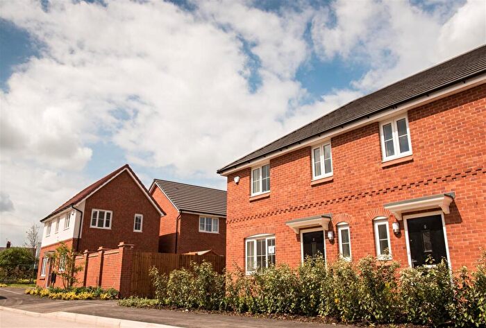 4 Bedroom Semi-Detached House To Rent In Butterworth Road, Sutton In Ashfield, NG17
