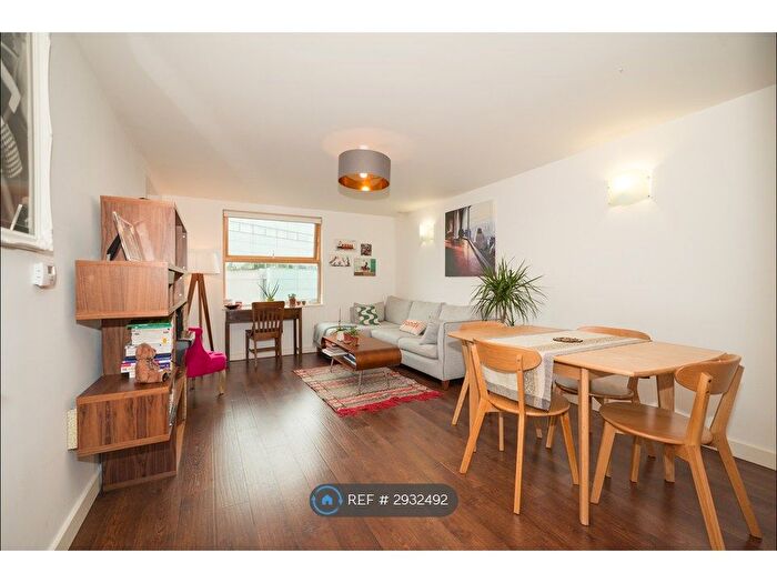 1 Bedroom Flat To Rent In Lloyds Row, London, EC1R