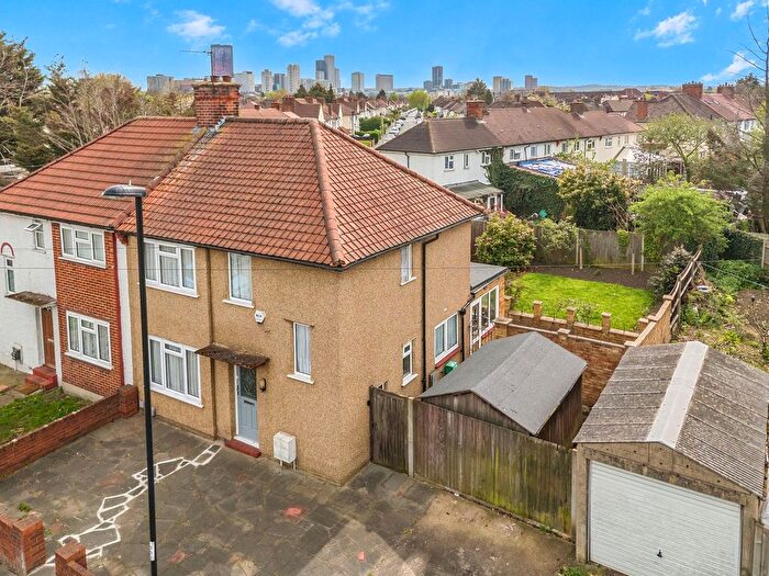 3 Bedroom Semi-Detached House For Sale In Drake Road, Croydon, CR0