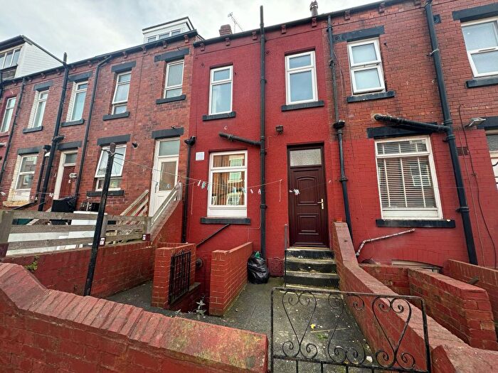 4 Bedroom Terraced House To Rent In Colenso Grove, Leeds, LS11