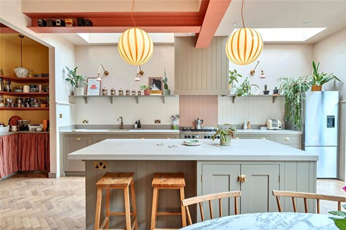 3 Bedroom Semi Detached House For Sale In Tetherdown, London, N10