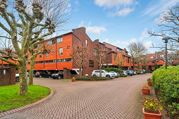 1 Bedroom Flat For Sale In Mallard Place, Strawberry Hill Riverside, TW1