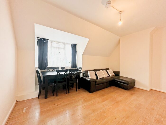 1 Bedroom Flat To Rent In St. Helier Avenue, Morden, SM4