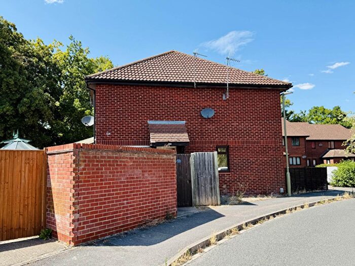 2 Bedroom Town House For Sale In Worcester Drive, Didcot, OX11