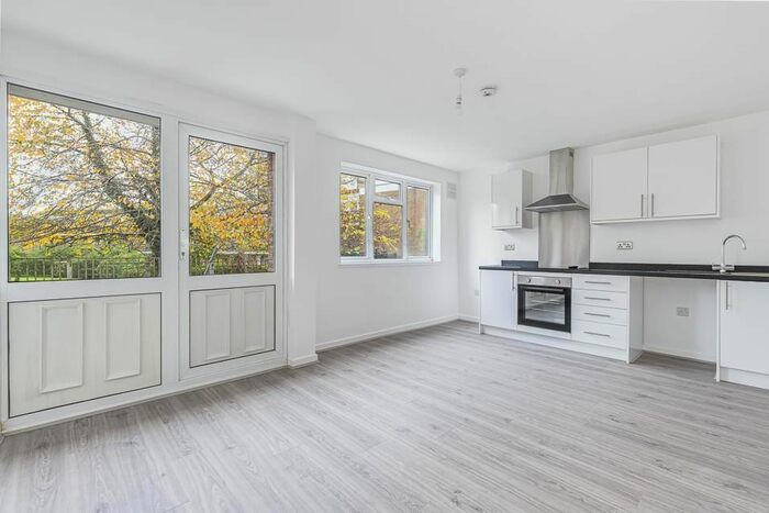 4 Bedroom Flat To Rent In Kedleston Court, London, E5