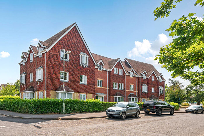 2 Bedroom Flat For Sale In Ottawa Drive, Liphook, GU30