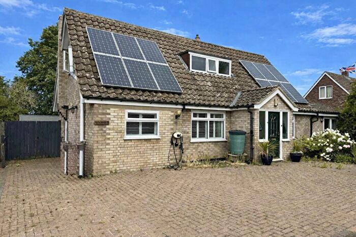 4 Bedroom Chalet For Sale In Green Close, Drinkstone, IP30