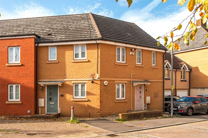 2 Bedroom Flat For Sale In Arnold Road, Mangotsfield, Bristol, South Gloucestershire, BS16
