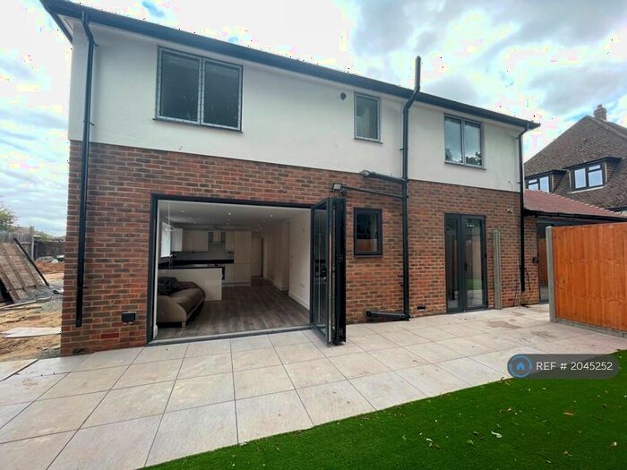 3 Bedroom Penthouse To Rent In Warham Road, South Croydon, CR2