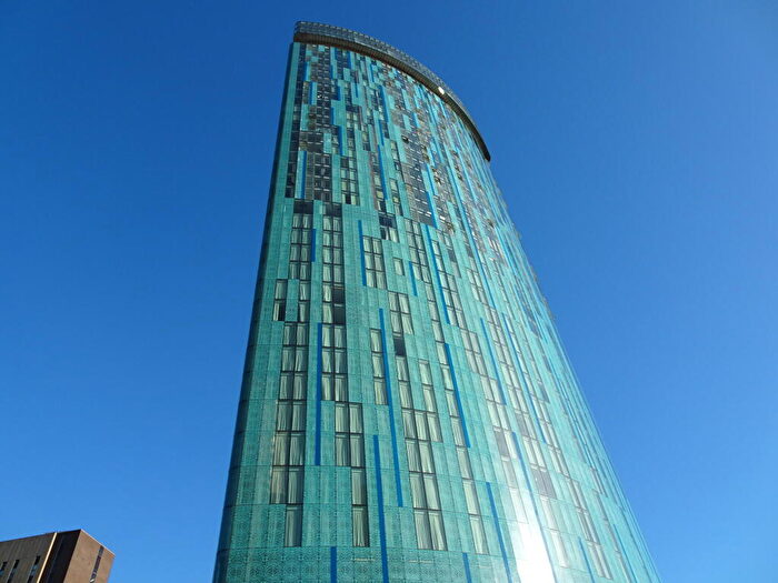2 Bedroom Apartment To Rent In Beetham Tower, Holloway Circus, B1