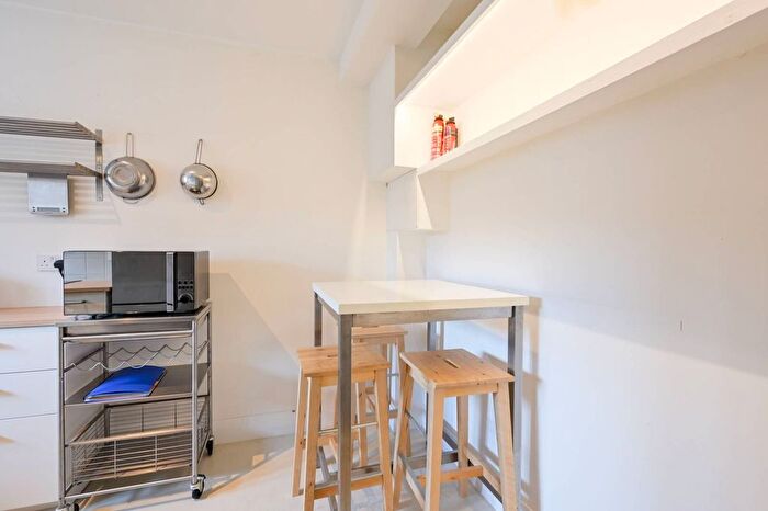 3 Bedroom Flat To Rent In Stockwell Gardens Estate, Stockwell, London, SW9