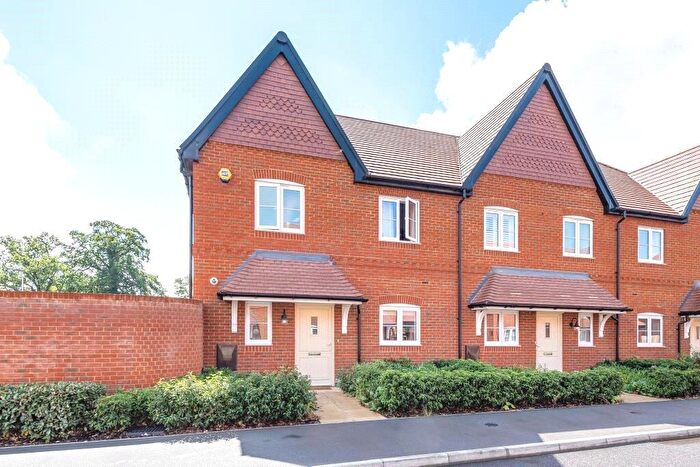 3 Bedroom End Of Terrace House For Sale In Hazylwood, Wokingham, Berkshire, RG40