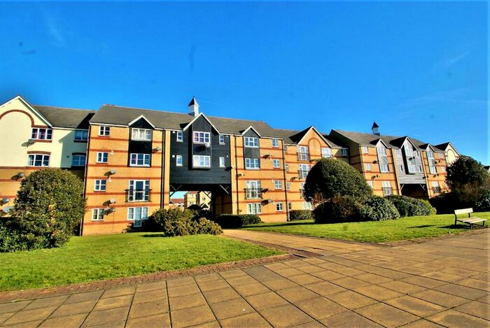 2 Bedroom Flat To Rent In Lewes Close, Grays, RM17