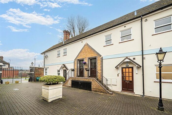 1 Bedroom Maisonette For Sale In Quadrangle Mews, Stanmore, HA7