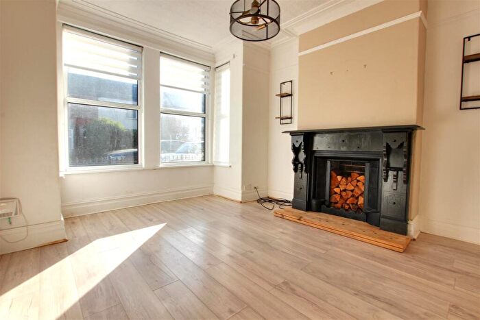 3 Bedroom Terraced House For Sale In New Village Road, Cottingham, HU16