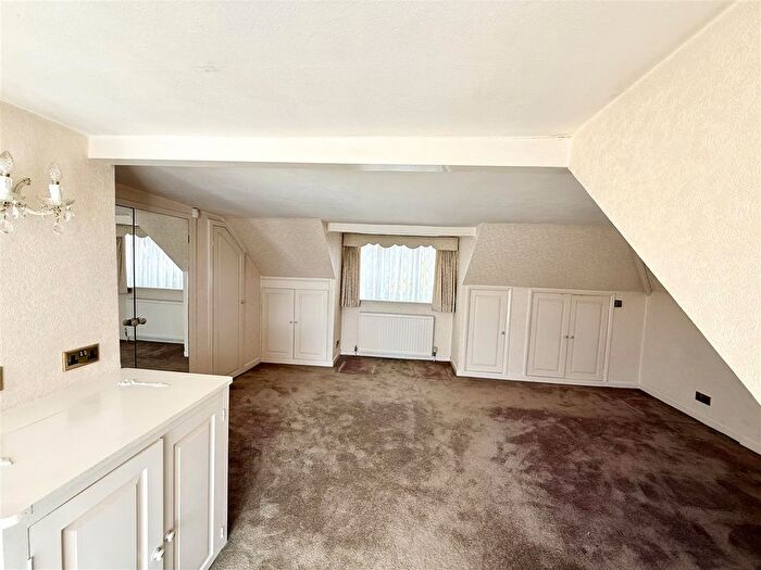 2 Bedroom Property To Rent In Langley Park Road, Iver, SL0
