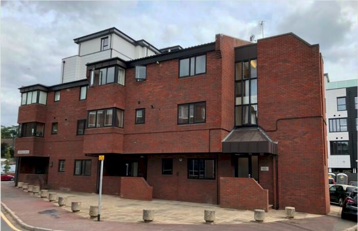 2 Bedroom Flat To Rent In Station Parade, Virginia Water, GU25