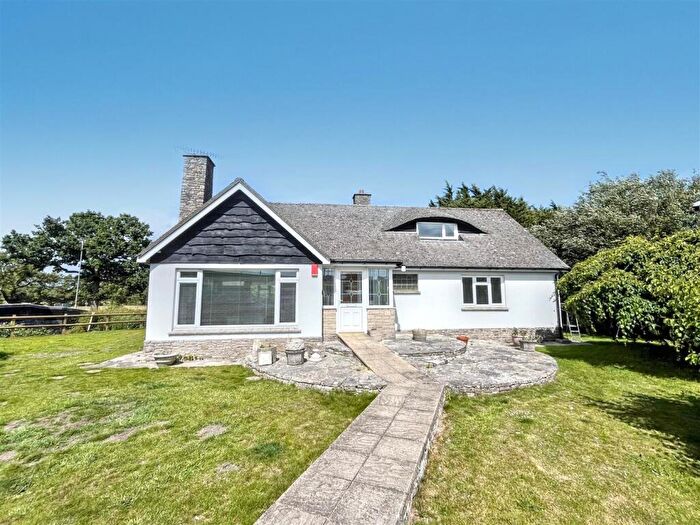 3 Bedroom Detached Bungalow To Rent In Burton Road, Dorchester, DT1