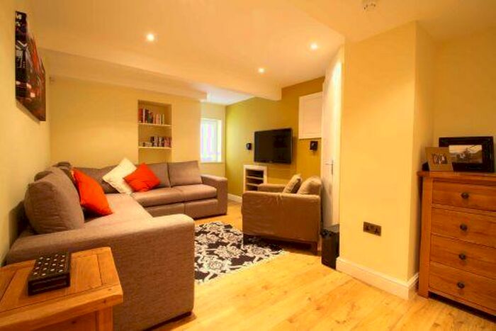 8 Bedroom Terraced House To Rent In Lenton Boulevard, Nottingham, NG7