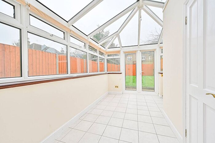 2 Bedroom Flat To Rent In Avenue Road, Acton, W3