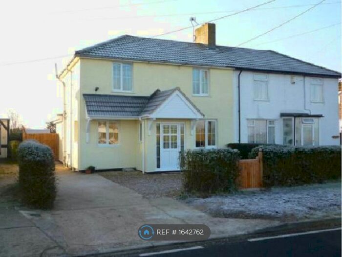 3 Bedroom Semi-Detached House To Rent In St Marys Cottages, Rochester, Kent, ME3