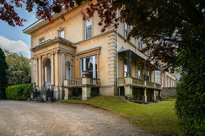 2 Bedroom Apartment To Rent In Montpellier, GL50