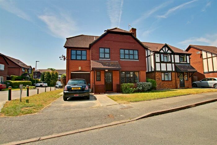 4 Bedroom Detached House To Rent In Seymour Drive, Bromley, BR2