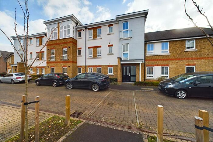 2 Bedroom Apartment To Rent In Raven Drive, Maidenhead, Berkshire, SL6