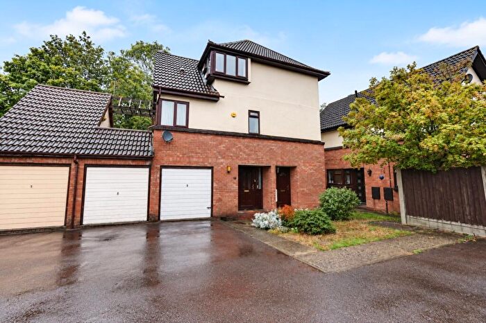 1 Bedroom Maisonette For Sale In Kenton Way, Langdon Hills, Basildon, Essex, SS16