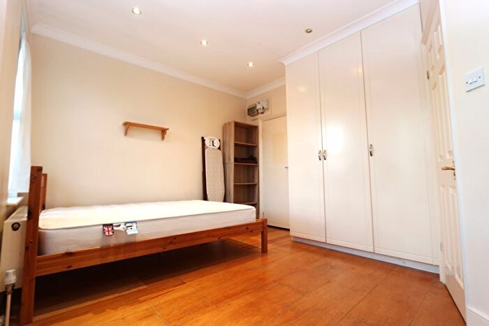 Studio To Rent In Lakefield Road, London, N22