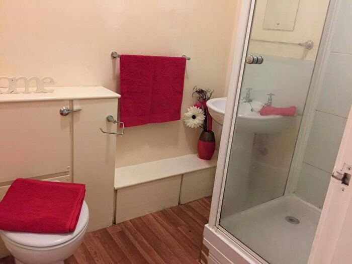 11 Bedroom Detached House To Rent In Rosehurst, LS6