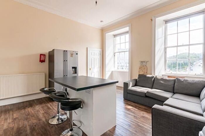 5 Bedroom Flat To Rent In Antigua Street, Edinburgh, EH1