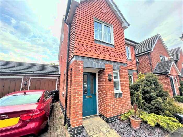 4 Bedroom Link Detached House To Rent In Newbury, Berkshire, RG14