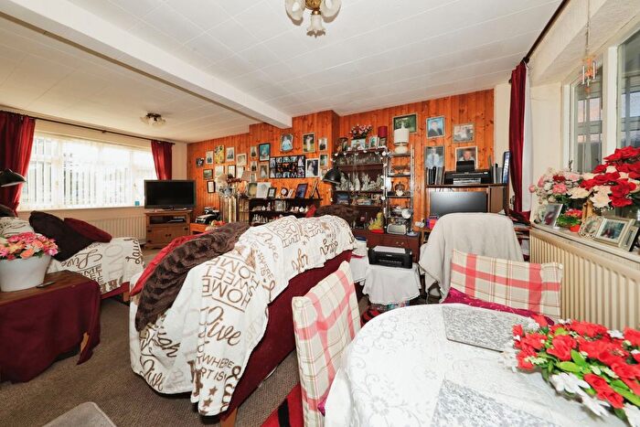 3 Bedroom Terraced House For Sale In Pembroke Avenue, Wolverhampton, West Midlands, WV2