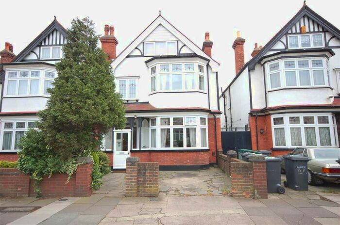 2 Bedroom Flat To Rent In Heybridge Avenue, London, SW16