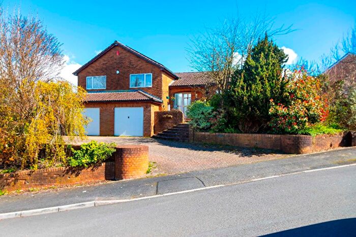 4 Bedroom Detached House For Sale In Heol-Y-Glyn, Treharris, CF46