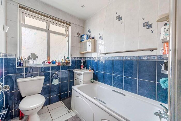 2 Bedroom Flat For Sale In Harrow View, North Harrow, Harrow, HA2