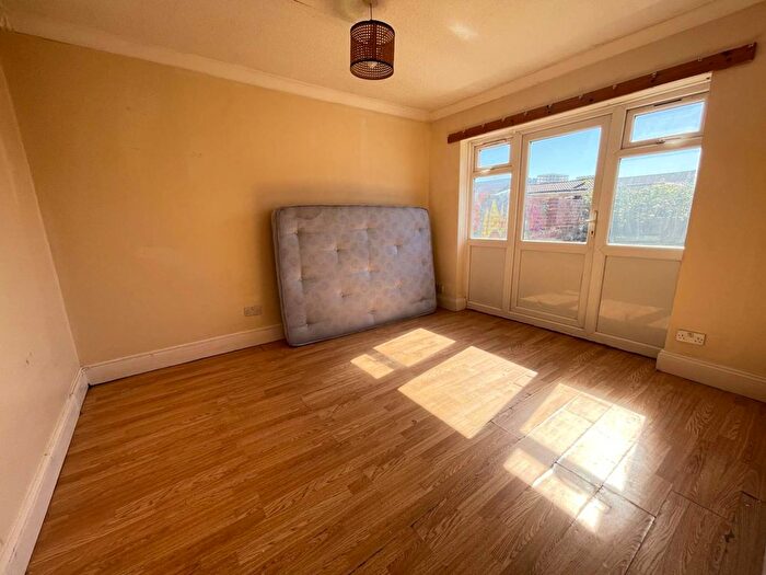 4 Bedroom Semi-Detached House To Rent In Beresford Road, Southall, UB1