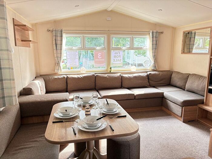 3 Bedroom Mobile/park Home For Sale In The Ridge West, St. Leonards-On-Sea, TN37