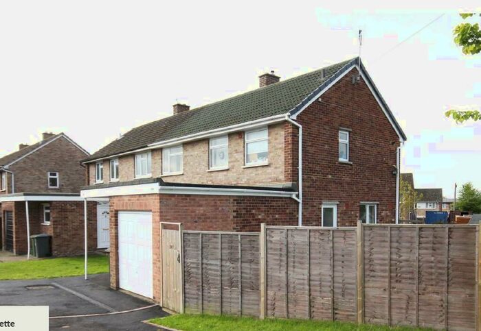 2 Bedroom Maisonette To Rent In Turnpike Road, Newbury, RG14