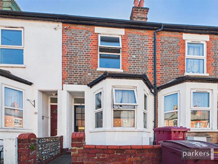3 Bedroom Terraced House For Sale In Brighton Road, Reading, Berkshire, RG6