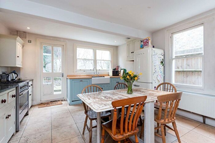 4 Bedroom Flat To Rent In Brading Road, Lambeth, London, SW2